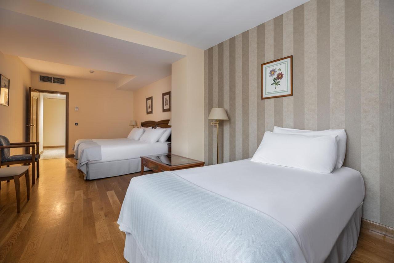 Astur Plaza Hotel 3*